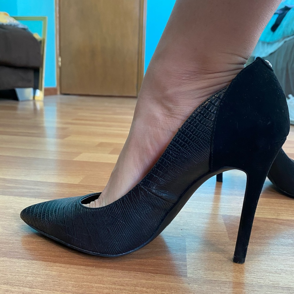 G by guess pointed toe heel